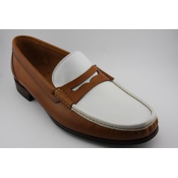 MOCASIN KIOWA BORDON Y ANTIFAZ BERWICK MODELO 5282PR H0N22 NAPA LISA BLANCO SADDLE CALF PISO INYECTADO