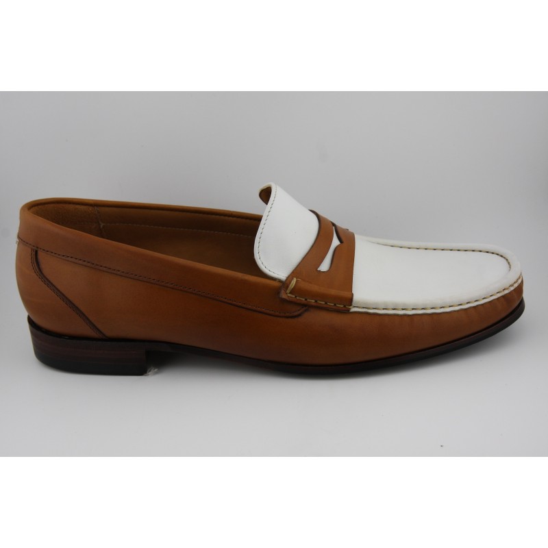 MOCASIN KIOWA BORDON Y ANTIFAZ BERWICK MODELO 5282PR H0N22 NAPA LISA BLANCO SADDLE CALF PISO INYECTADO
