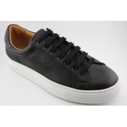 SNEAKER BLUCHER BERWICK MODELO D542PR H151D NAPA NEGRA PISO GOMA MARGOM KOBE BLANCO