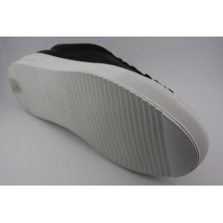 SNEAKER BLUCHER BERWICK MODELO D542PR H151D NAPA NEGRA PISO GOMA MARGOM KOBE BLANCO