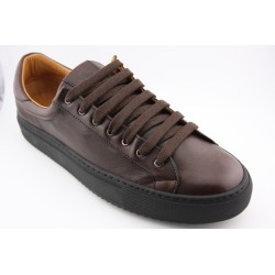 SNEAKER BLUCHER BERWICK MODELO D542PR H151D NAPA MARRON PISO GOMA MARGOM KOBE NEGRO