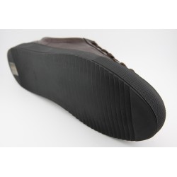 SNEAKER BLUCHER BERWICK MODELO D542PR H151D NAPA MARRON PISO GOMA MARGOM KOBE NEGRO