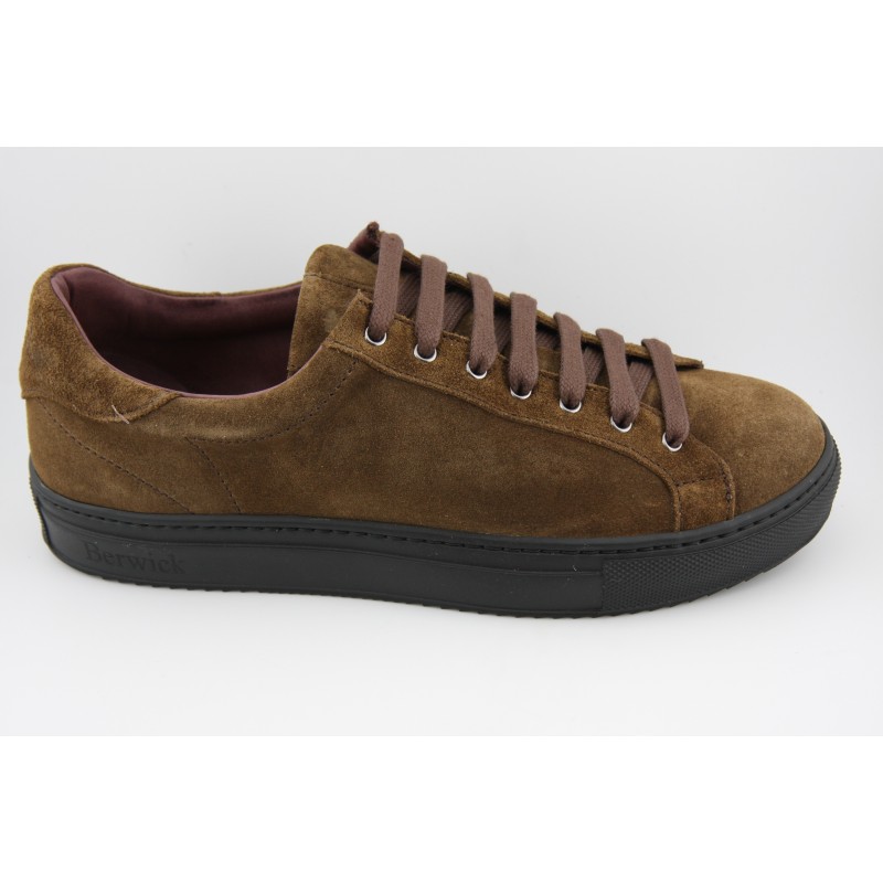 SNEAKER BLUCHER BERWICK MODELO D542PR H151D FLORENCE NOCE PISO GOMA MARGOM KOBE NEGRO