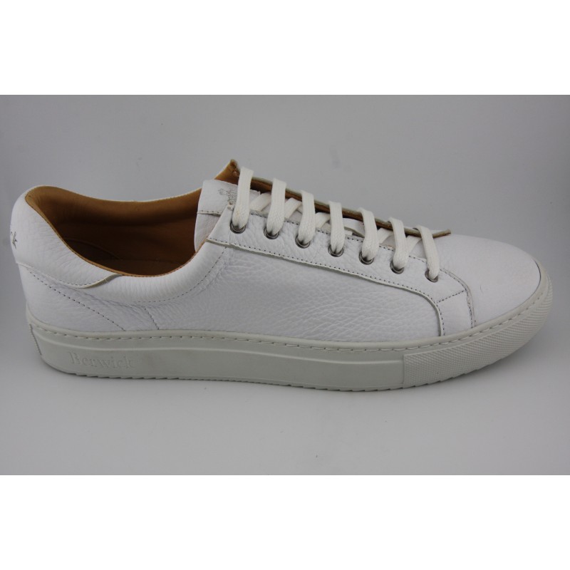 SNEAKER BLUCHER BERWICK MODELO D542PR H151D CIERVO BLANCO PISO GOMA MARGOM KOBE BLANCO