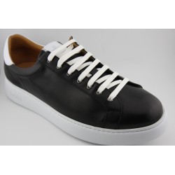 SNEAKER BLUCHER BERWICK MODELO D542PR H151D NAPA NEGRA PISO GOMA BREEZE BLANCO