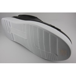 SNEAKER BLUCHER BERWICK MODELO D542PR H151D NAPA NEGRA PISO GOMA BREEZE BLANCO