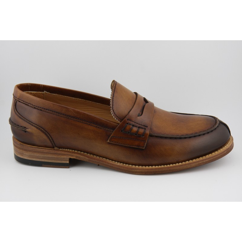 MOCASIN BORDON Y ANTIFAZ BERWICK MODELO 175PRF H0S-15 CRUST MARRON MEDIO PISO SUELA INYECTADA FLEXIBLE