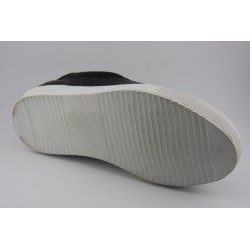 SNEAKER BLUCHER BERWICK MODELO D542PR H151D NAPA NEGRA PISO GOMA MARGOM KOBE BLANCO
