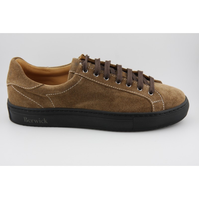SNEAKER BLUCHER BERWICK MODELO D542PR H151D FLORENCE NOCE PISO GOMA MARGOM KOBE NEGRO