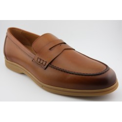 MOCASIN ANTIFAZ BERWICK MODELO 5372PRLP H282 NOMERA CUERO PISO GOMA